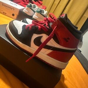 Air Jordan 1 Retro High OG Black toe